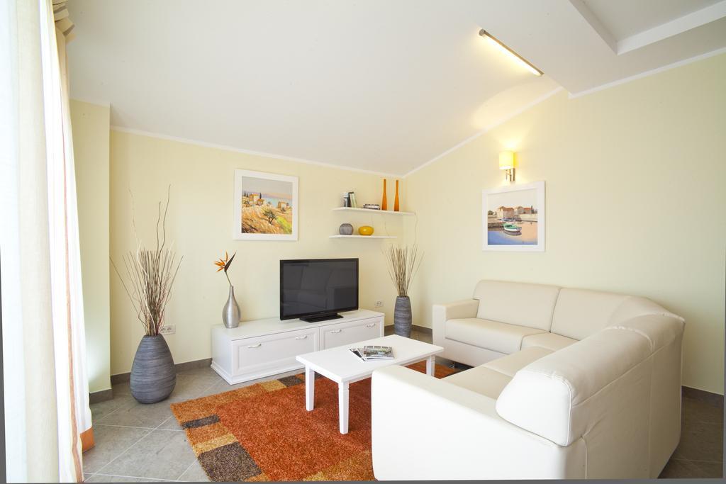 Villas Almar Soline  Room photo